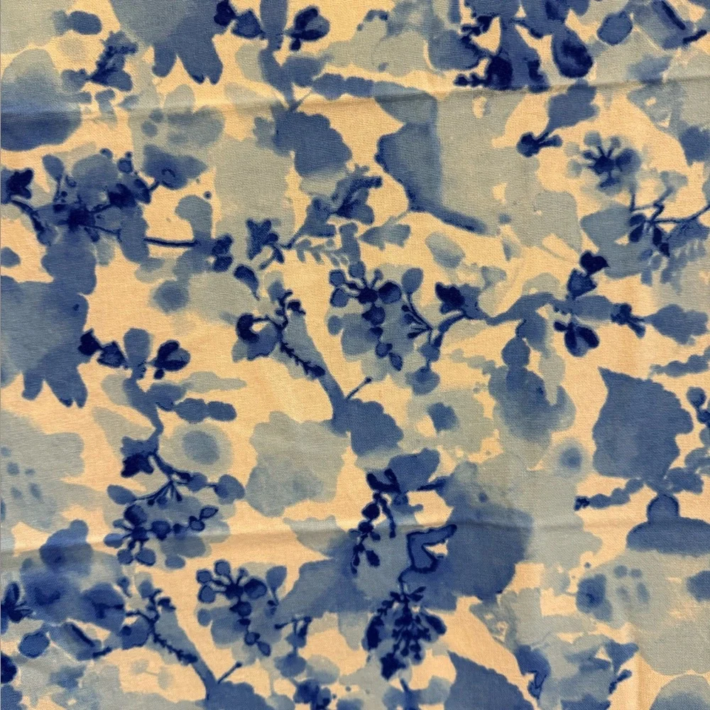 Sur La Table Blue Floral Blossom Tablecloth 70x70